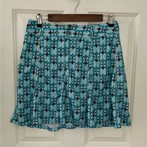 Women’s Athleta skort short size 4P blue, black and white Floral design.